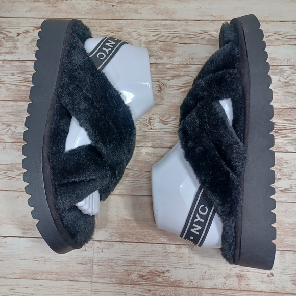 Steve Madden NYC Fuzzy Fluffy Indoor Outdoor Slippers Black Like New Size 9 - Picture 6 of 16